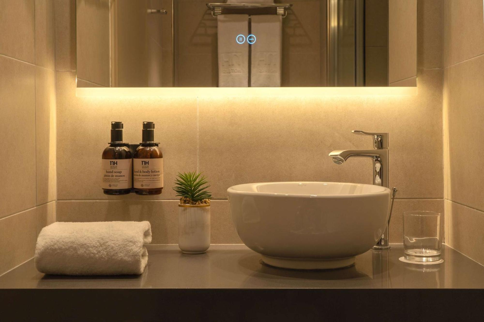 Nh Ciudad De Santiago Otel Dış mekan fotoğraf