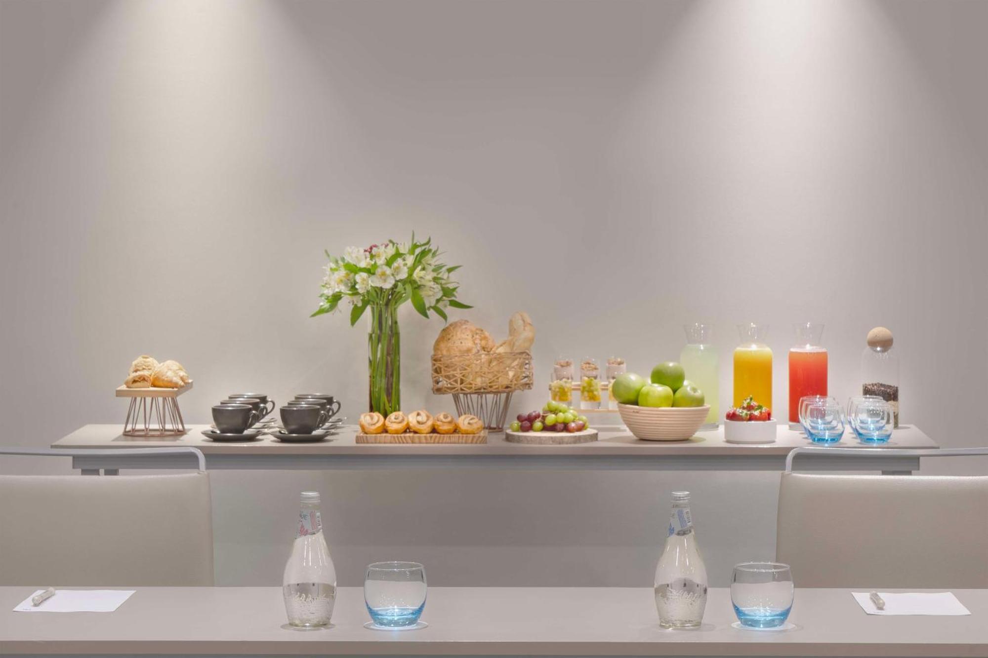 Nh Ciudad De Santiago Otel Dış mekan fotoğraf